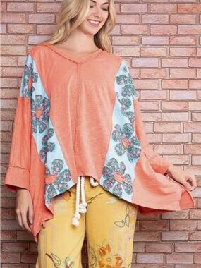 Blue Velvet Oversized Boho Floral Patch Top in Coral Size Medium ✨